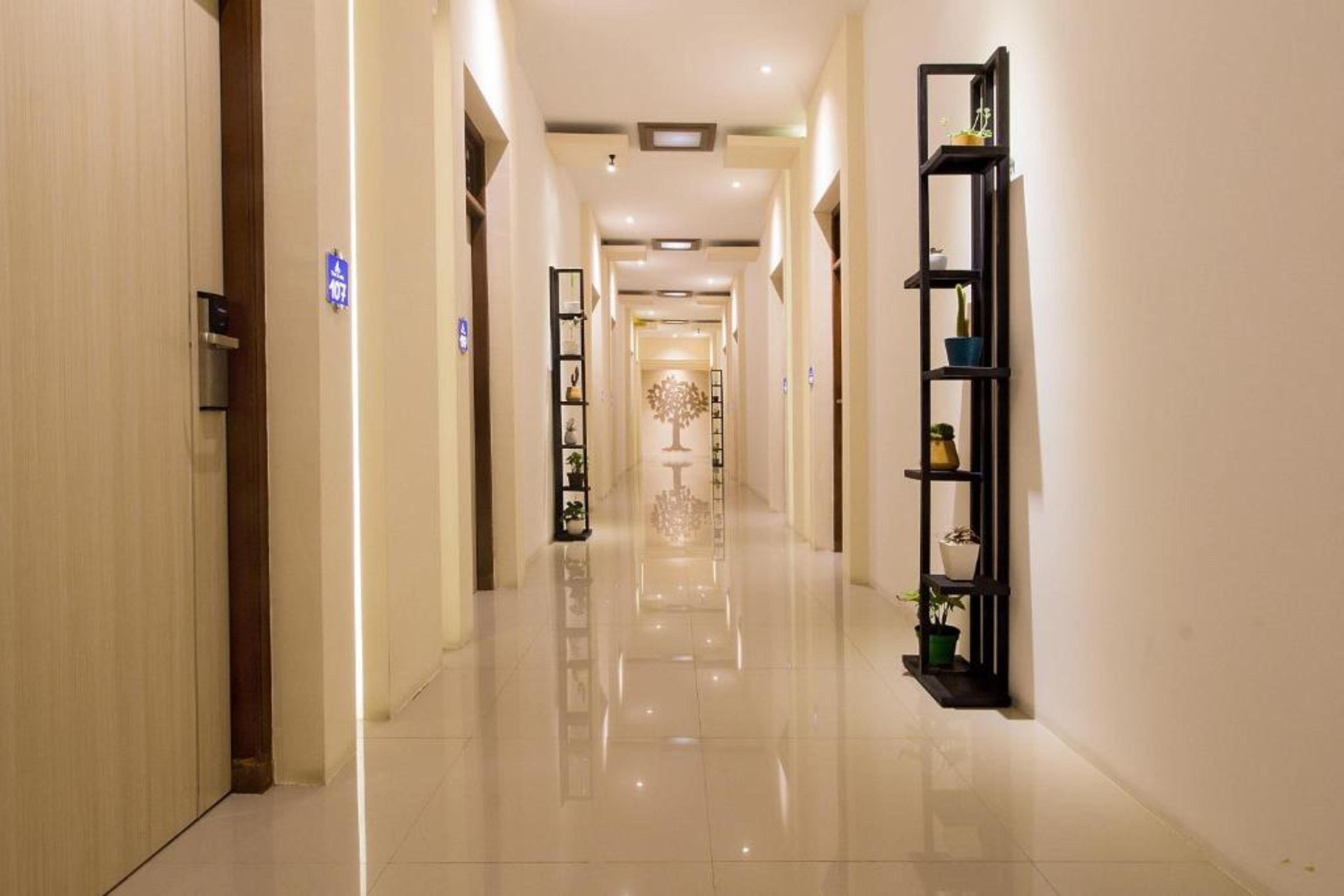 เรดดอร์ซ เนียร์ อูดายานา ยูนิเวอร์ซิตี้ จิมบารัน 2 Hotel จิมบาราน ภายนอก รูปภาพ
