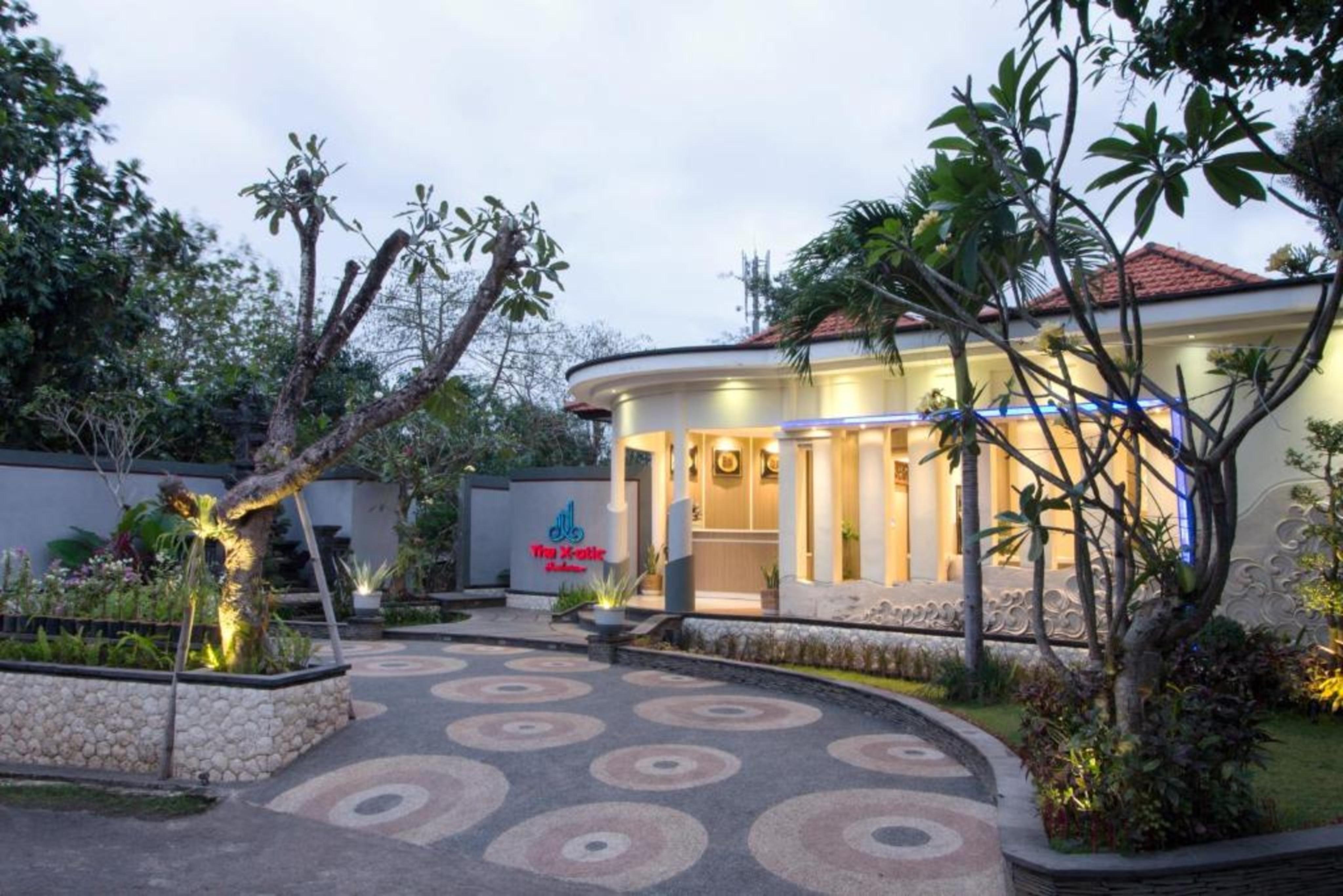 เรดดอร์ซ เนียร์ อูดายานา ยูนิเวอร์ซิตี้ จิมบารัน 2 Hotel จิมบาราน ภายนอก รูปภาพ
