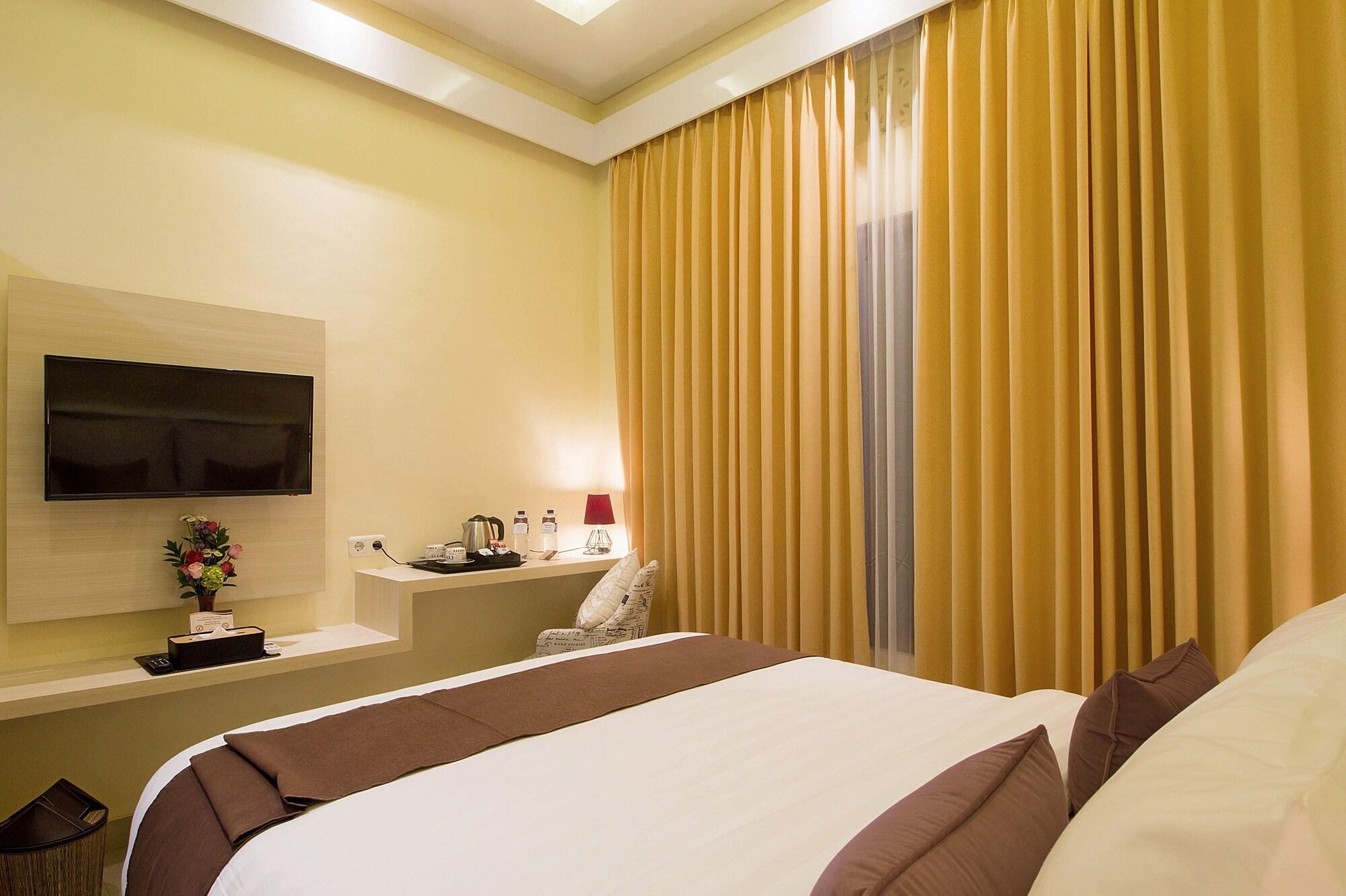 เรดดอร์ซ เนียร์ อูดายานา ยูนิเวอร์ซิตี้ จิมบารัน 2 Hotel จิมบาราน ภายนอก รูปภาพ